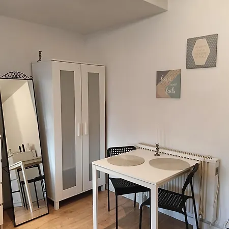 Nad Kanalem Apartment *